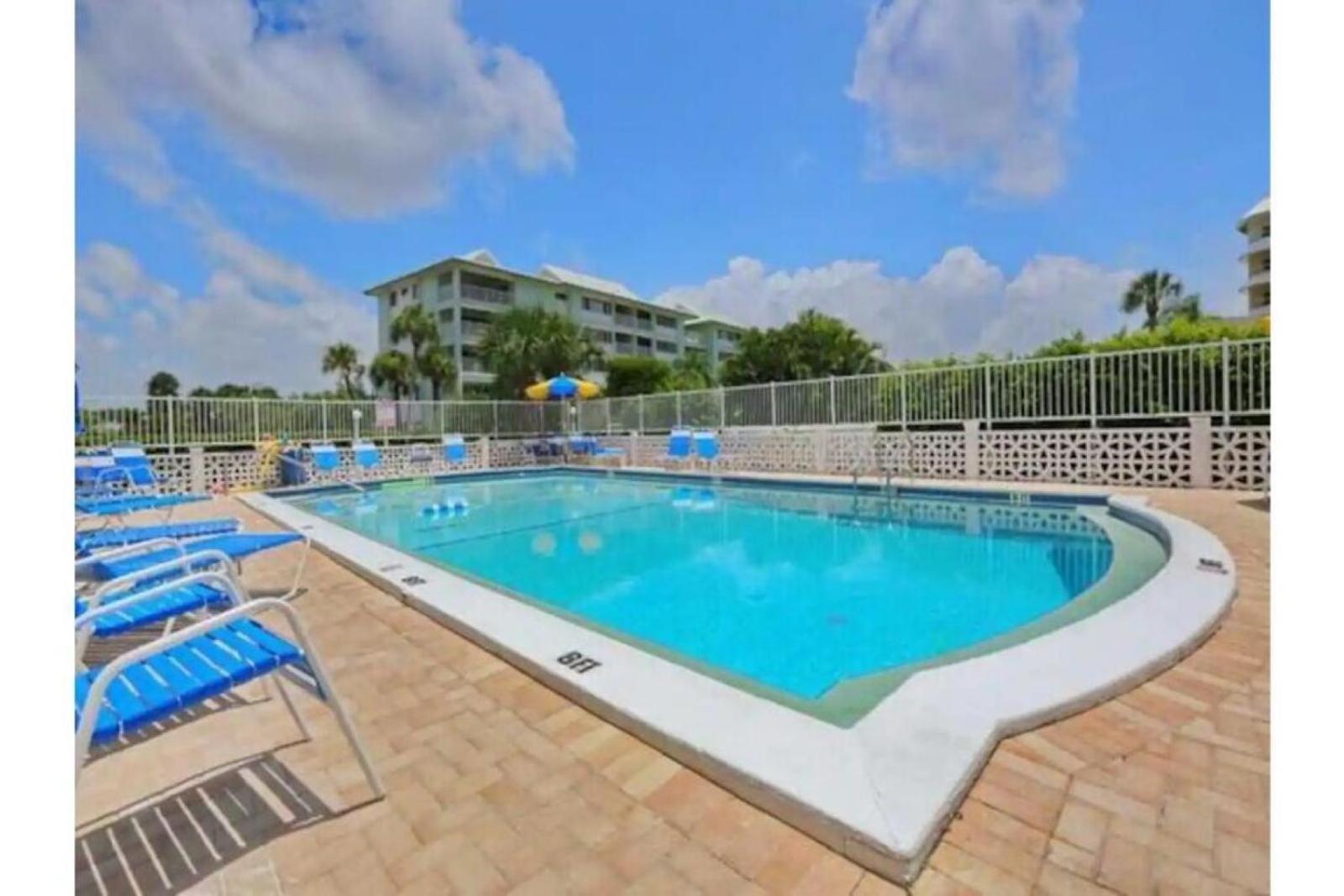 Apartment Beachfront Getaway In
