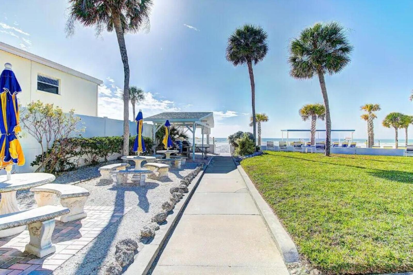 Apartment Beachfront Getaway In